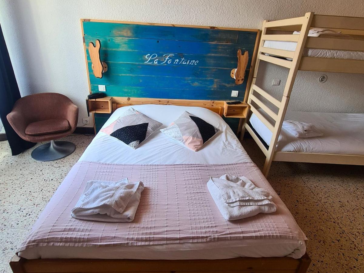 Hotel La Fontaine Saint-Martin-de-Brômes Extérieur photo